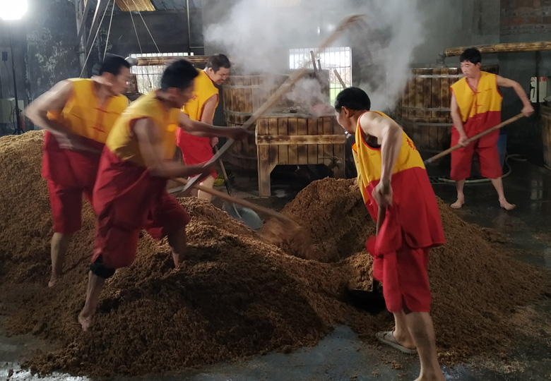 釀酒現(xiàn)場